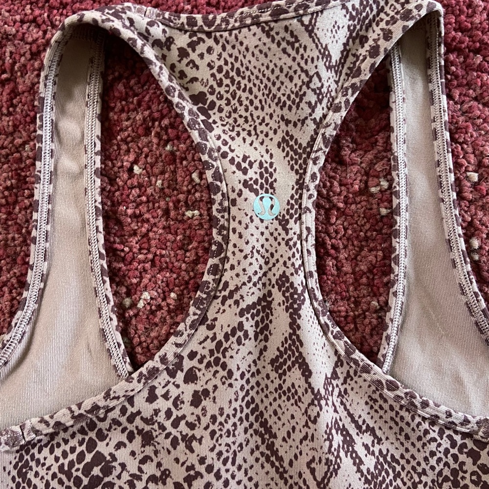 Lululemon CRB size 8 snake print mauve